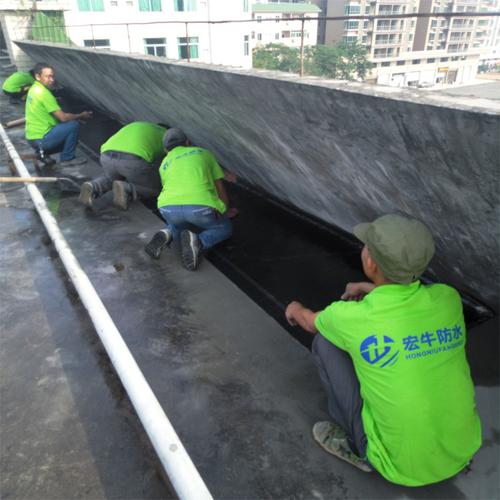 復合交叉膜反應型自粘防水卷材_廣州宏牛建筑防水材料